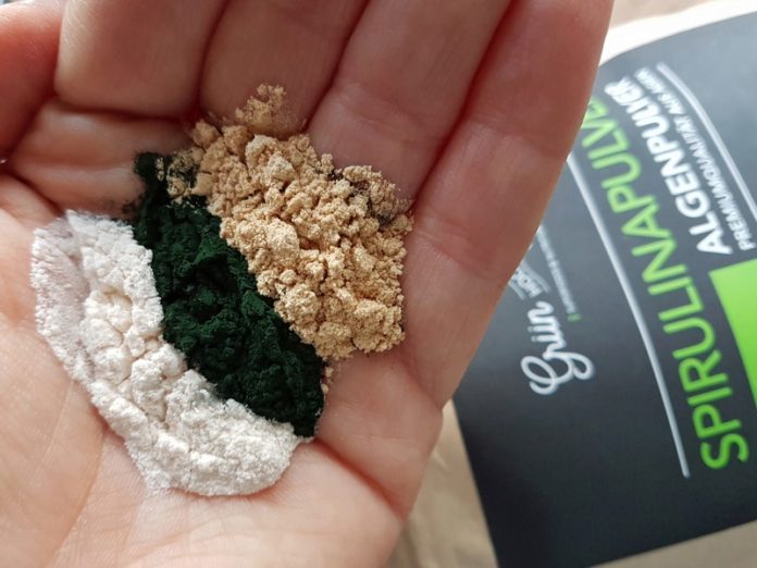 Grün hoch zwei Superfood Baobab Algen Maca