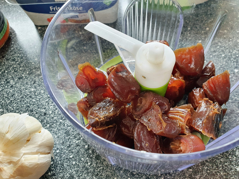 fruchtig pikanter Dattel Frischkäse Dip