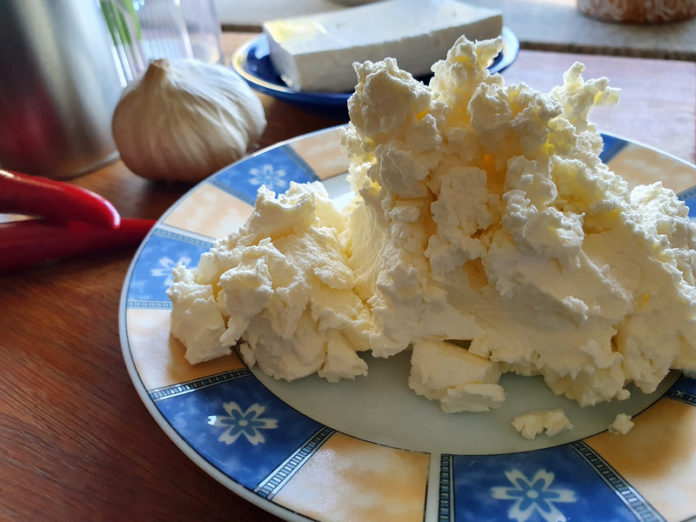 Mediterraner Genuss ~ Schafskäse-Creme "Chtipiti" - Colorful Things Mediterraner Genuss ~ Schafskäse-Creme "Chtipiti" - Colorful Things