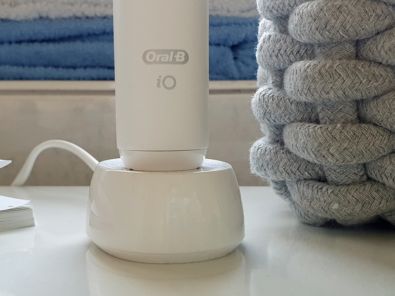 Braun Oral-B iO Series 4 elektrische Zahnbürste