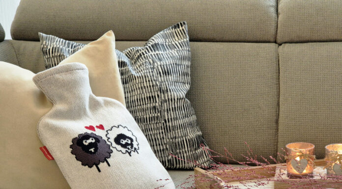 Hugo Frosch Klassik Plant Wärmflasche Bio Strickbezug Schäfchen