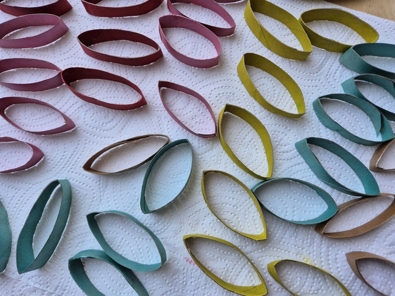 Frühling Ostern Bastelprojekt Toilettenpapierrolle Kranz