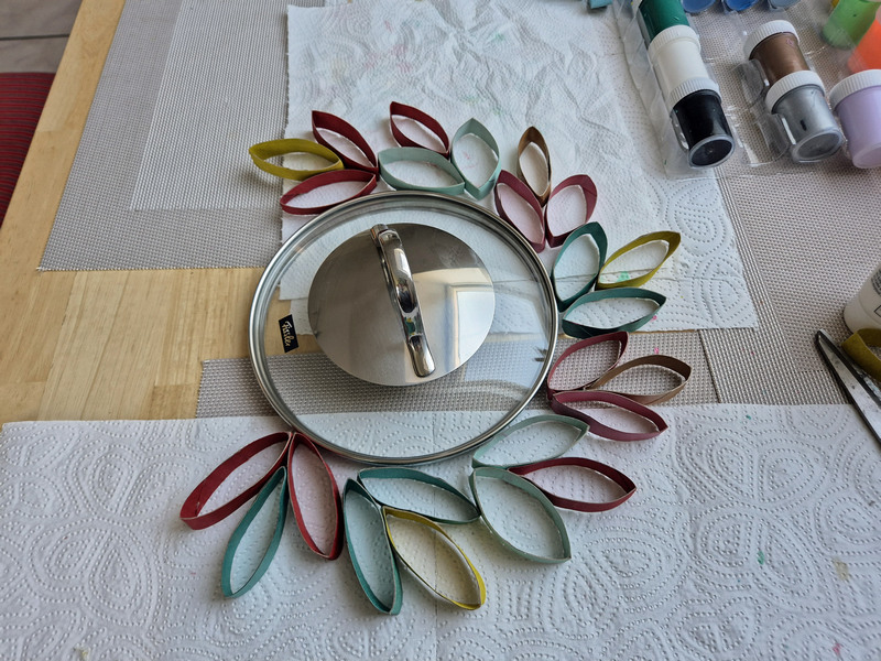 Frühling Ostern Bastelprojekt Toilettenpapierrolle Kranz