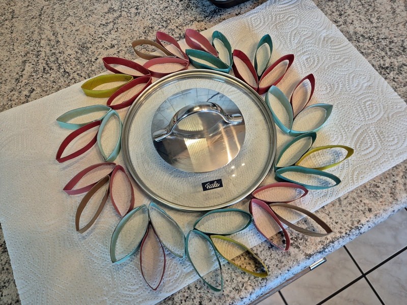 Frühling Ostern Bastelprojekt Toilettenpapierrolle Kranz