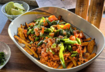 Süßkartoffeln mit würziger Tofu-„Hacksauce“ & fruchtiger Tomatensalsa ~ ein Marley-Spoon-Rezept mit Suchtfaktor Marley Spoon Süßkartoffeln mit Tofu Hacksauce und süßer Tomatensalsa