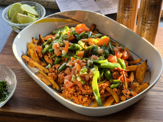 Marley Spoon Süßkartoffeln mit Tofu Hacksauce und süßer Tomatensalsa